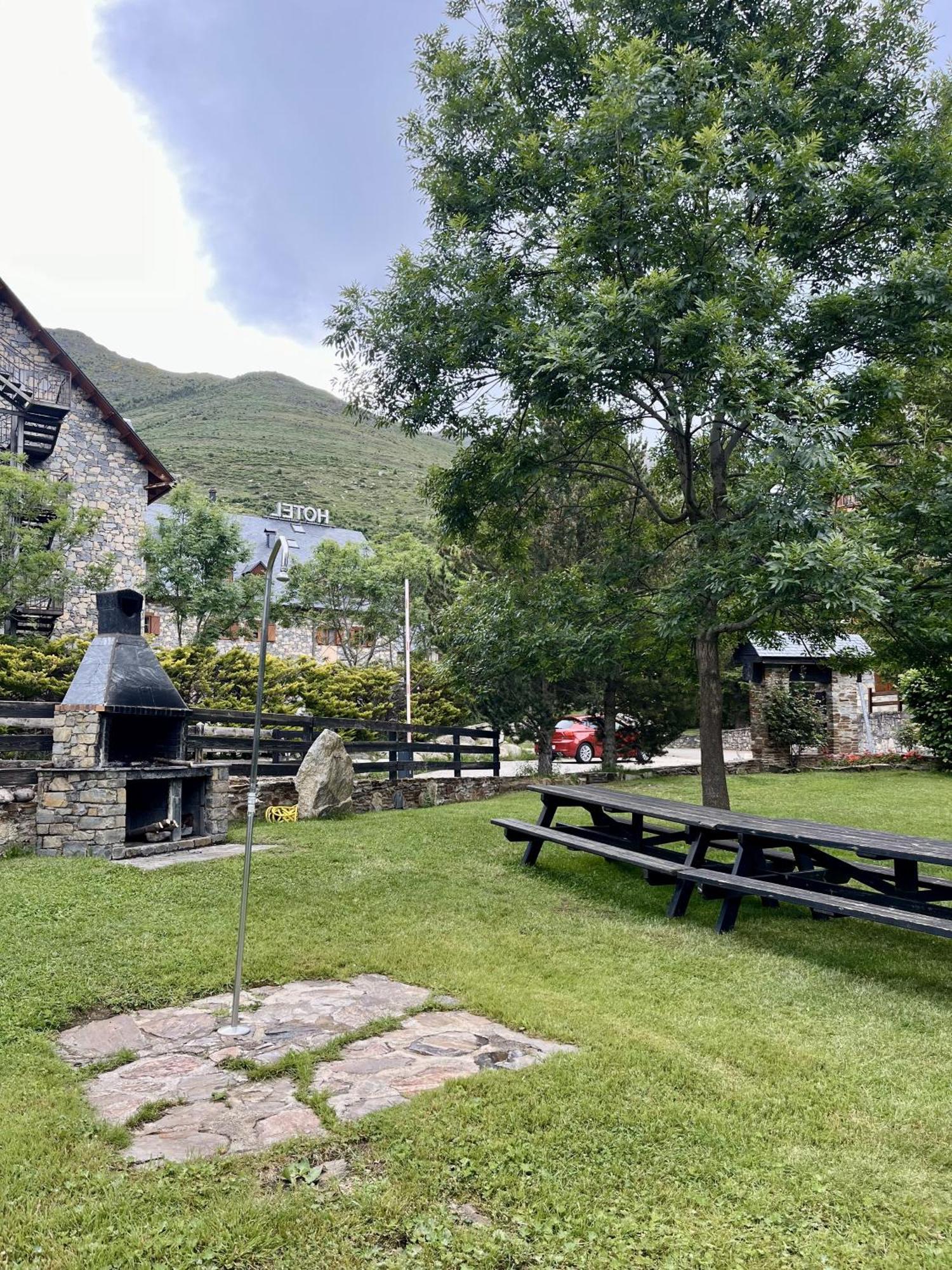 Estudio Las Perseidas - Vall De Boi 普拉德埃米塔 外观 照片